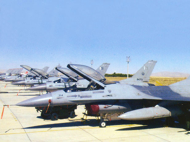 f-16b_pakaf_84-714.jpg