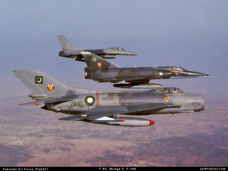 f-6c_pakaf_01_800.jpg