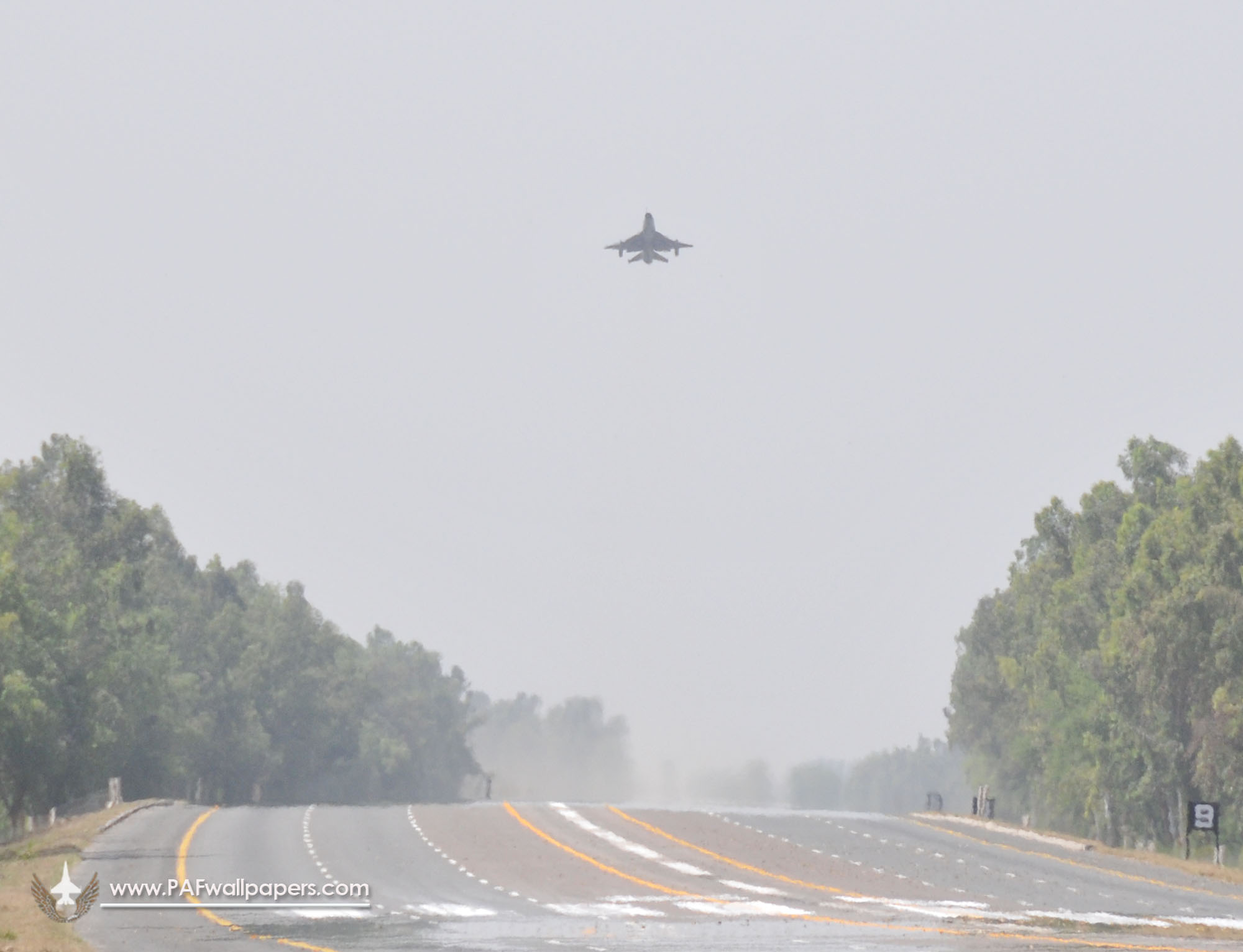 f-7pg_pakistan_air_force_high_mark_2010_021.jpg