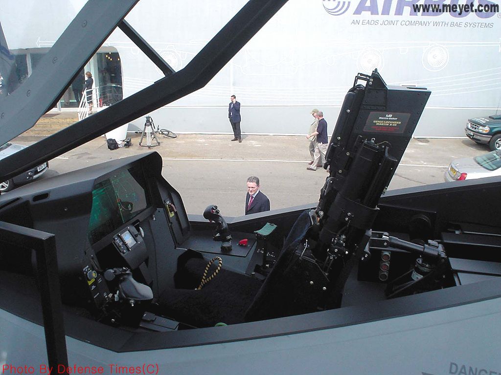 F35_COCKPIT_02.jpg