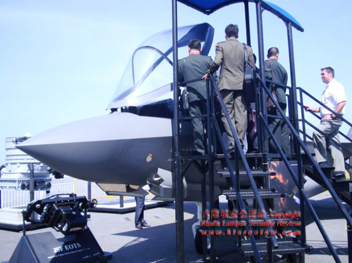 F35_COCKPIT_05.jpg