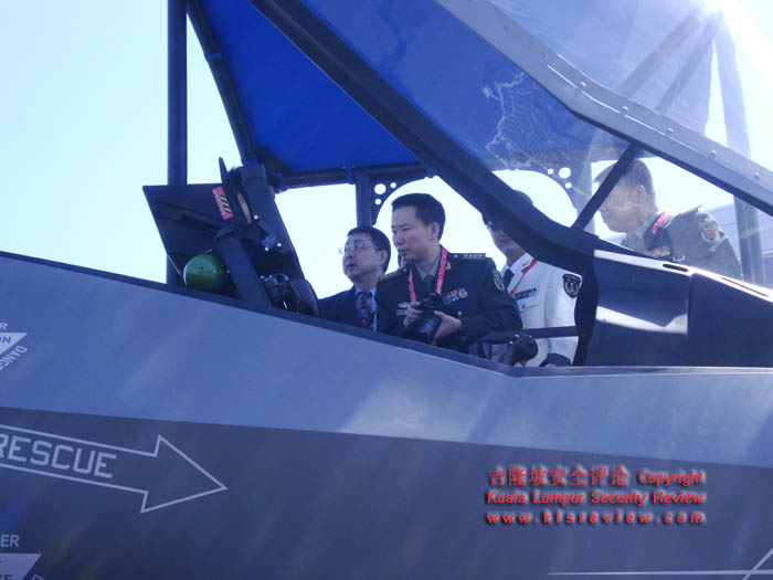 F35_COCKPIT_06.jpg