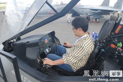 F35_COCKPIT_07.jpg