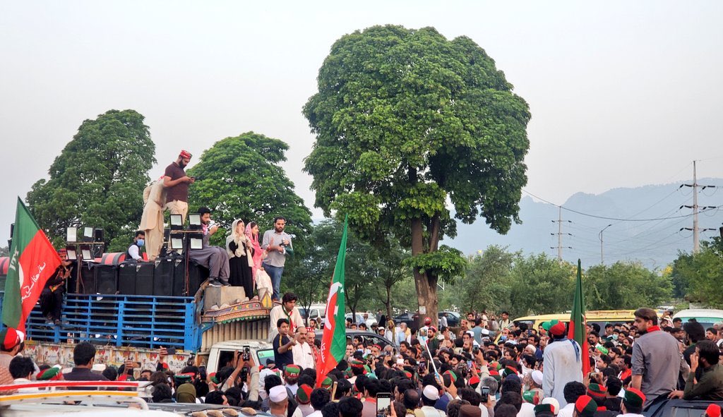 farrukh-habib-addressing-crowd.jpg