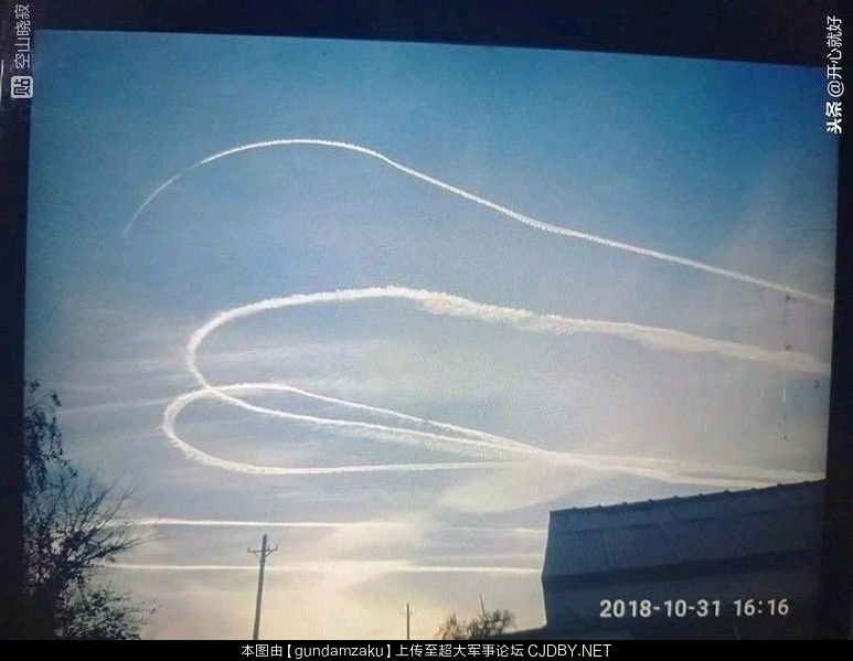 FC31-Contrails.jpg