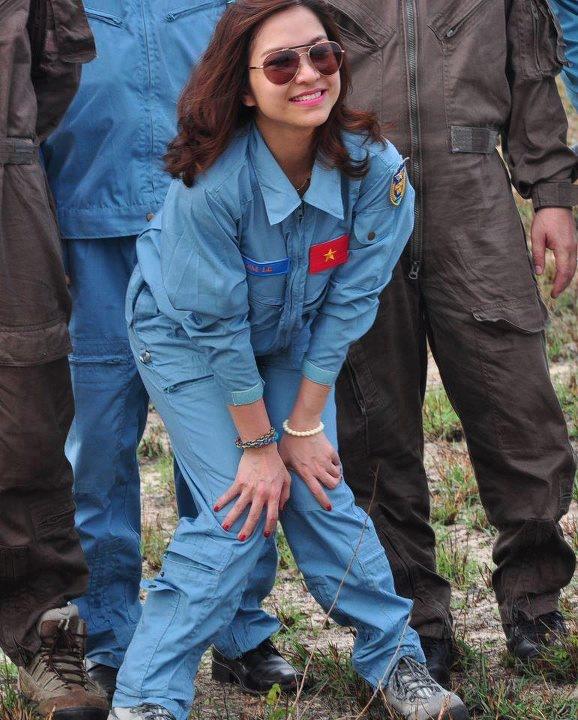 first female pilot of the Vietnamese people's air force .jpg