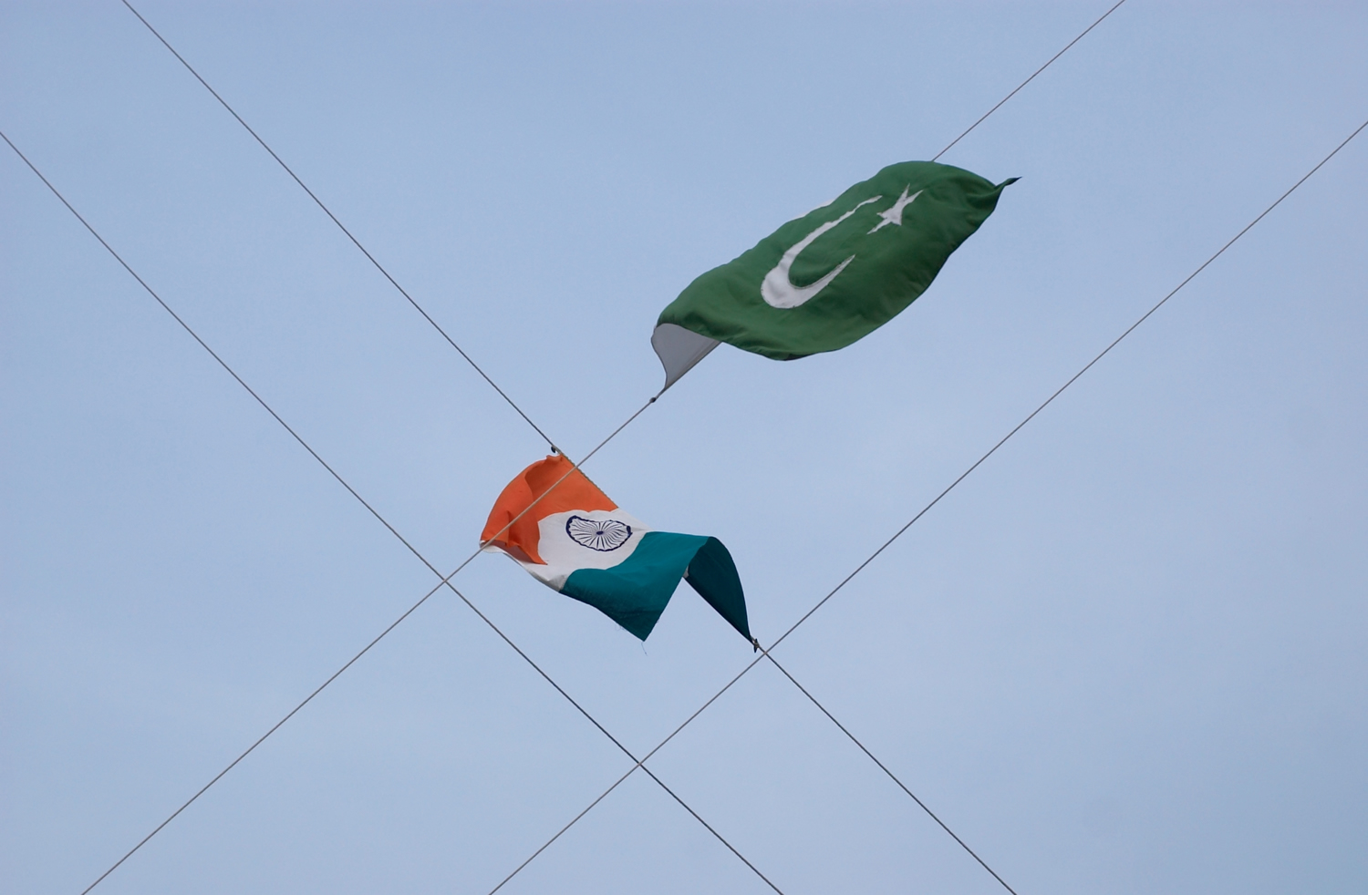 Flags_of_India_and_Pakistan.jpg