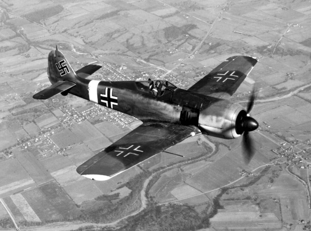 Focke-Wulf_Fw_190_050602-F-1234P-005_2%20(1).jpeg