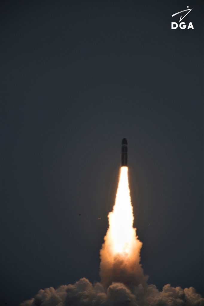 French-Navy-SSBN-Le-Téméraire-Test-Fired-M51-SLBM-2-682x1024.jpg