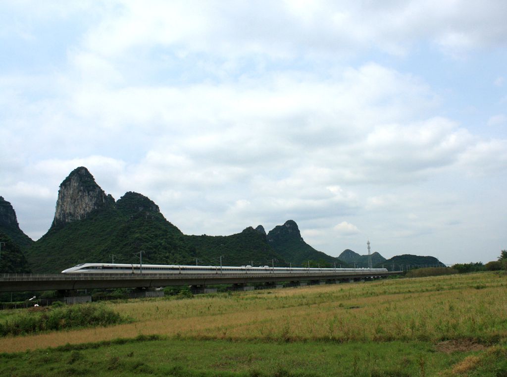 G431通过小白山特大桥(柳州）.jpg