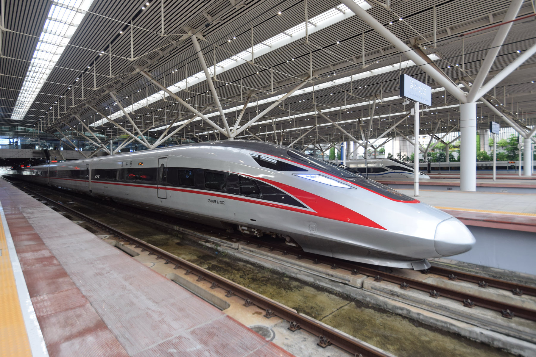 G6511_CR400AF-A-2072_at_Shenzhen_North_Railway_Station.jpg