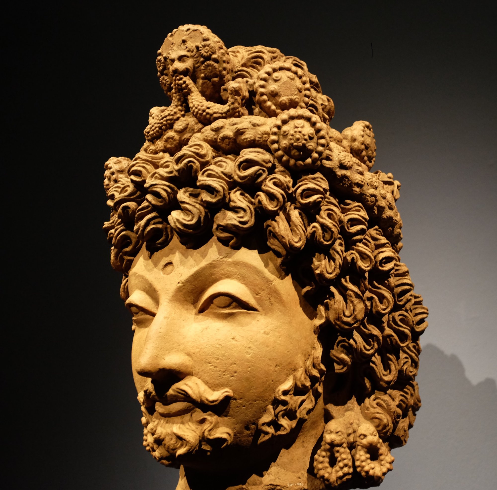 Gandharan_sculpture_-_head_of_a_bodhisattva.jpg