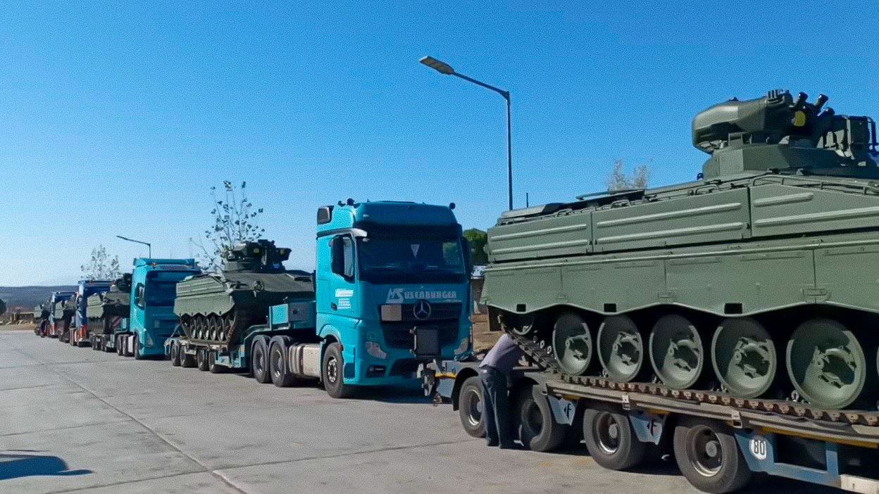 German-tanks-arriving-in-Greece-2.jpg