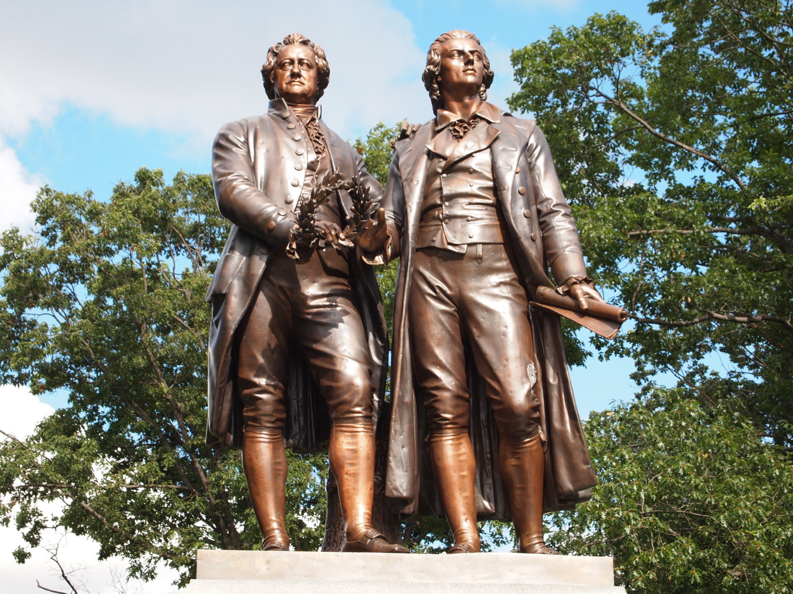 Goethe-Schiller_Monument_-_Syracuse.jpg