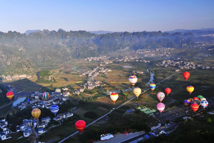 Guizhou-tourism_(3)_karst-peaks,sweeping-gorges.jpg