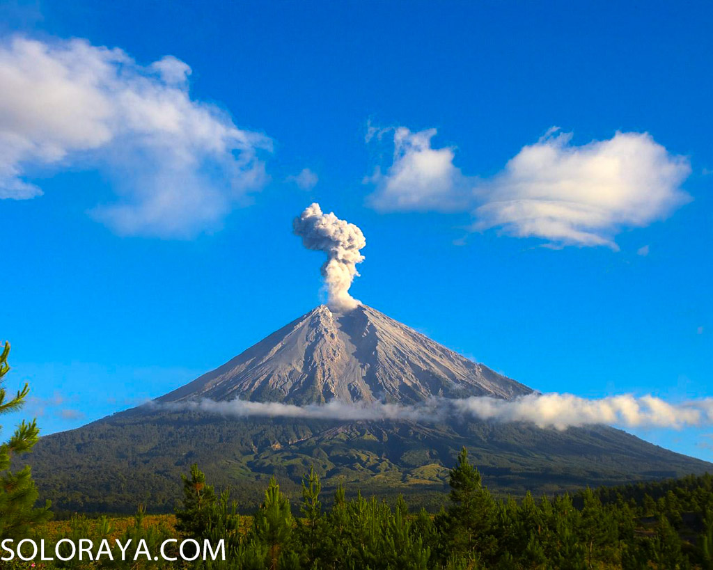 gunung-semeru-oneclicktoknow.jpg