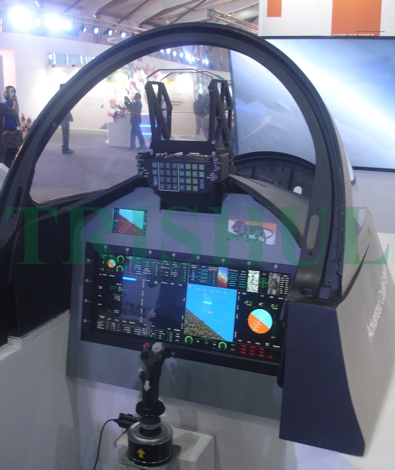 hal cockpit 1.jpg