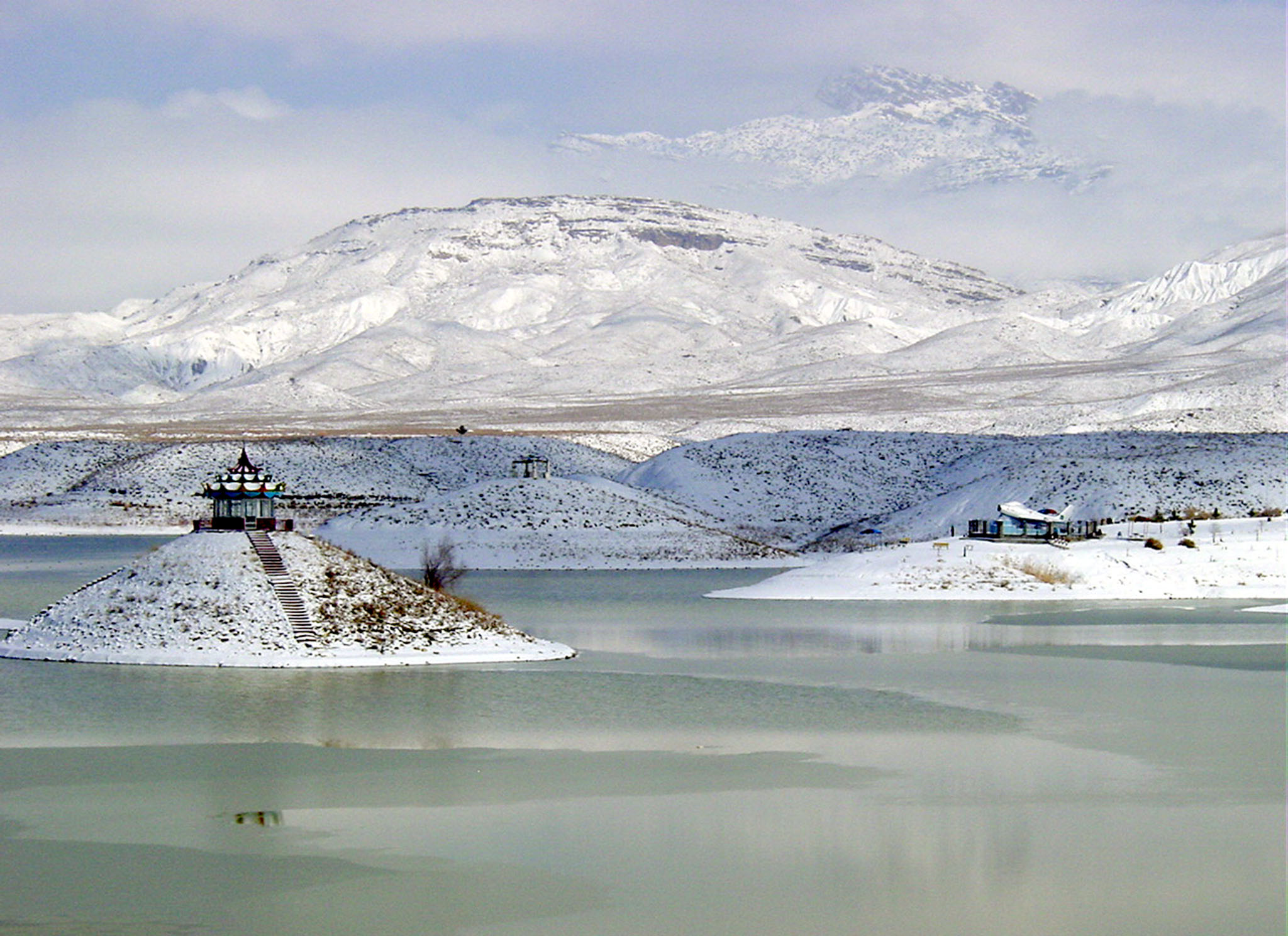 Hanna lake frozen.jpg