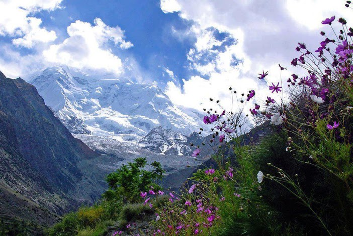 he massive rakaposhi peak,,,, hunza valley.jpg