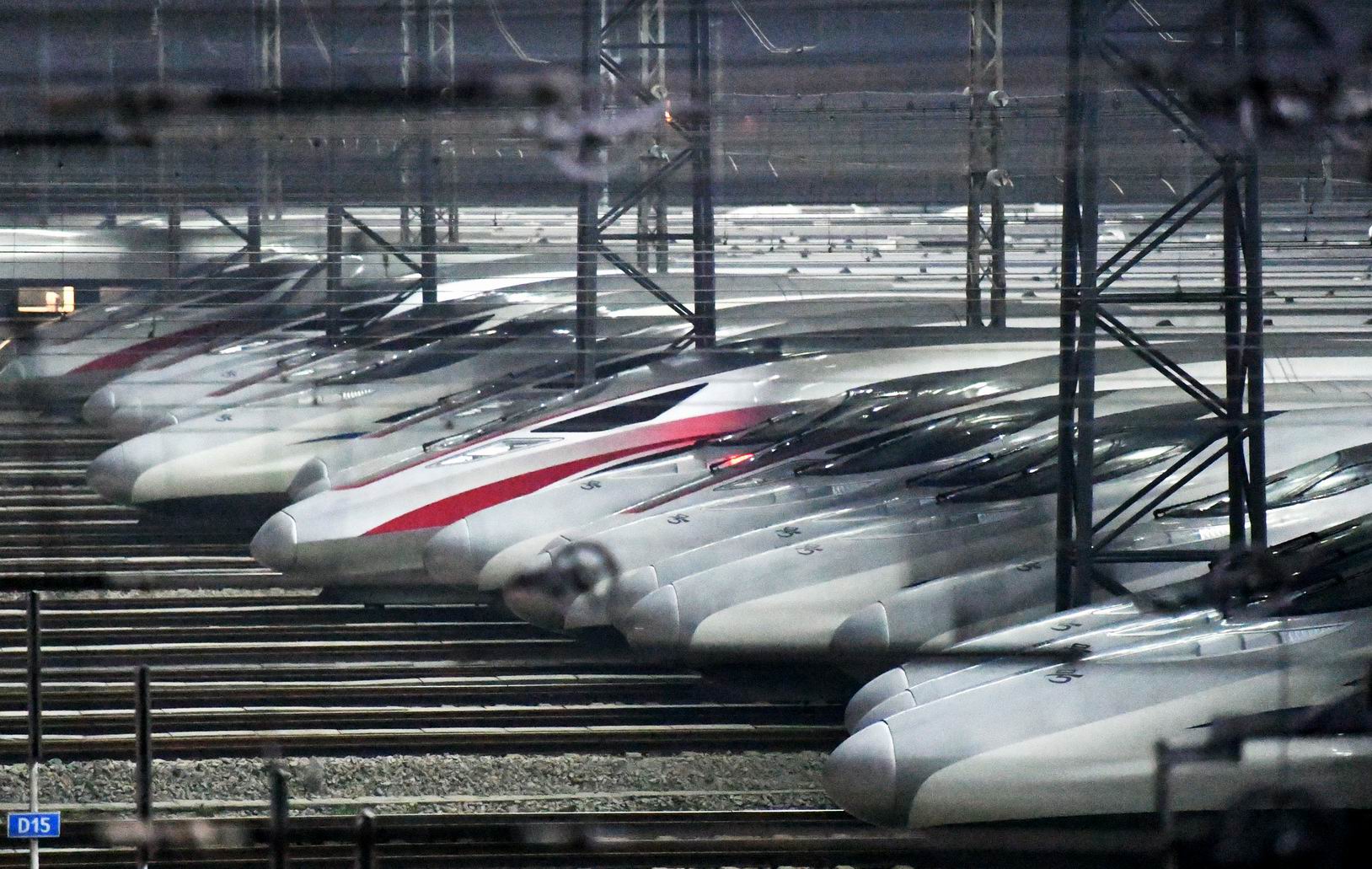 调整大小 high-speed-railway-trains-park-860964073.jpg