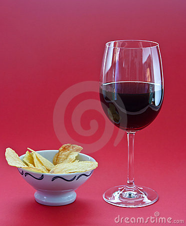 hillaryglass-wine-chips-19073003.jpg