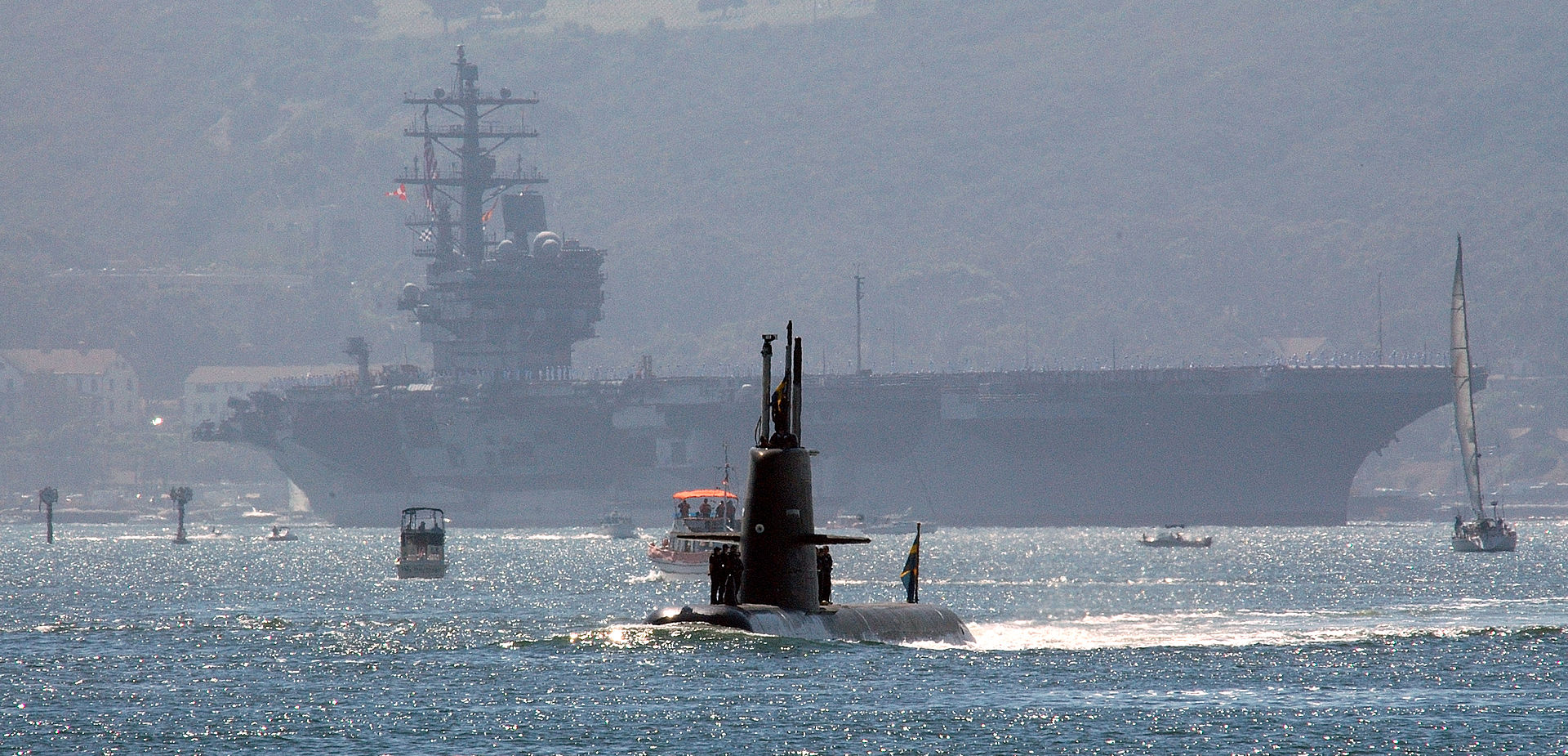 HMS_Gotland_with_USS_Ronald_Reagan.jpg