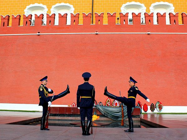 honor-guard-red-square_76511_600x450.jpg