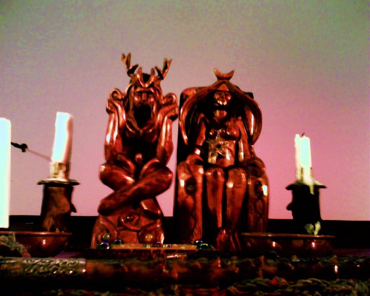 Horned_God_and_Mother_Goddess_(Doreen_Valiente's_Altar).jpg