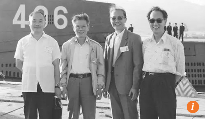 Huang Xuhua - Chief designer of China's first nuclear submarine (right) with his team.png