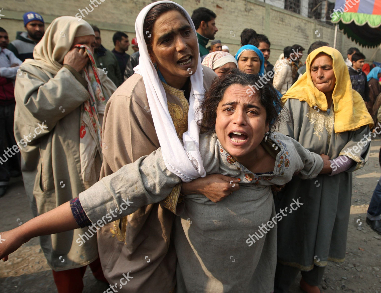 india-kashmir-funeral-nov-2012-shutterstock-editorial-7757139e.jpg