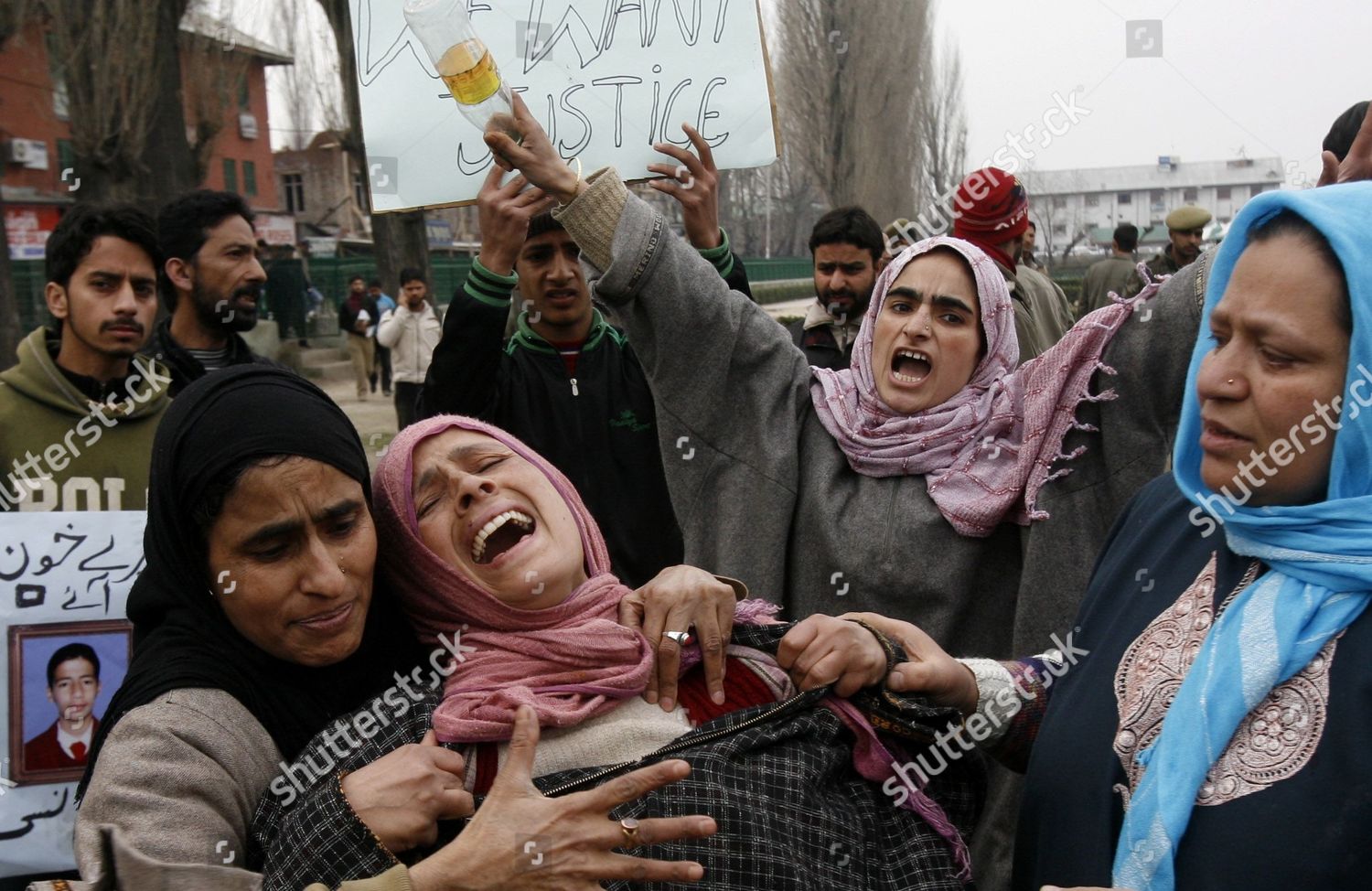 india-kashmir-protest-feb-2010-shutterstock-editorial-7710274c.jpg