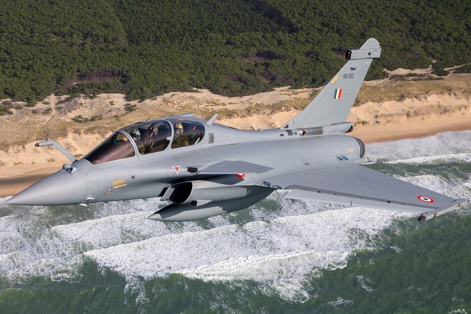 indian_iaf_rafale_fighter_jet_flying_above_the_beach.jpg