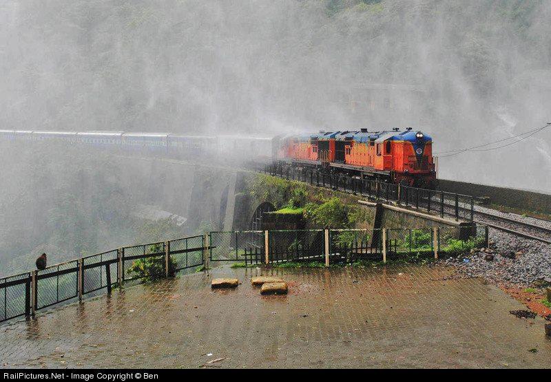 indianrailway11[1].jpg