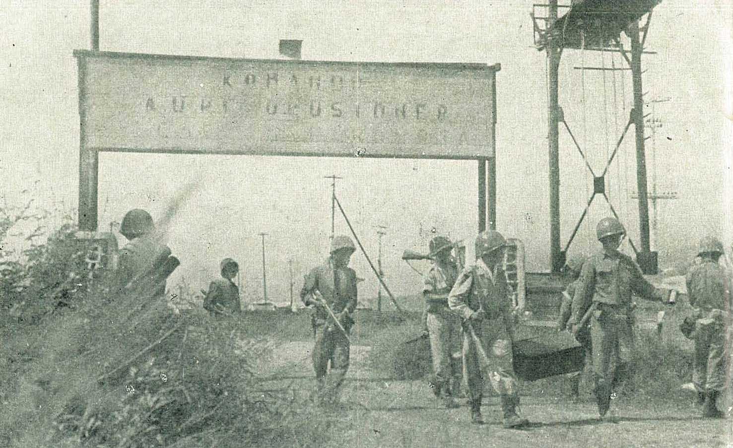 Indonesian_Navy_Commando_Corps_occupying_Langowan_Airfield,_Jalesveva_Jayamahe,_p152.jpg