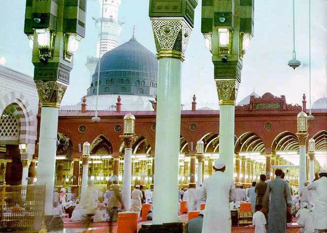 inside-the-lawns-of-the-masjid-e-nabawi.jpg