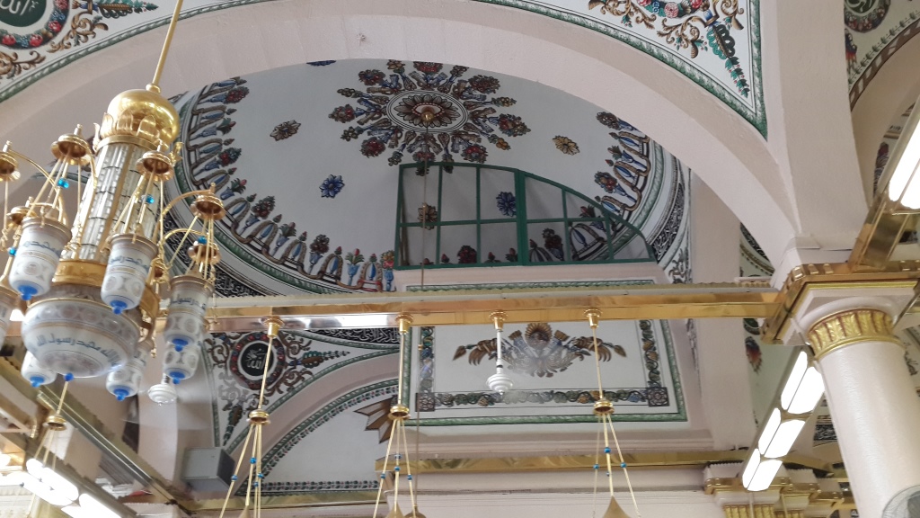 interior-Masjid-Nabawi-Madinah9.jpg