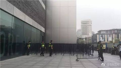 iphone8 launch - few people show up in Hangzhou 04.jpg