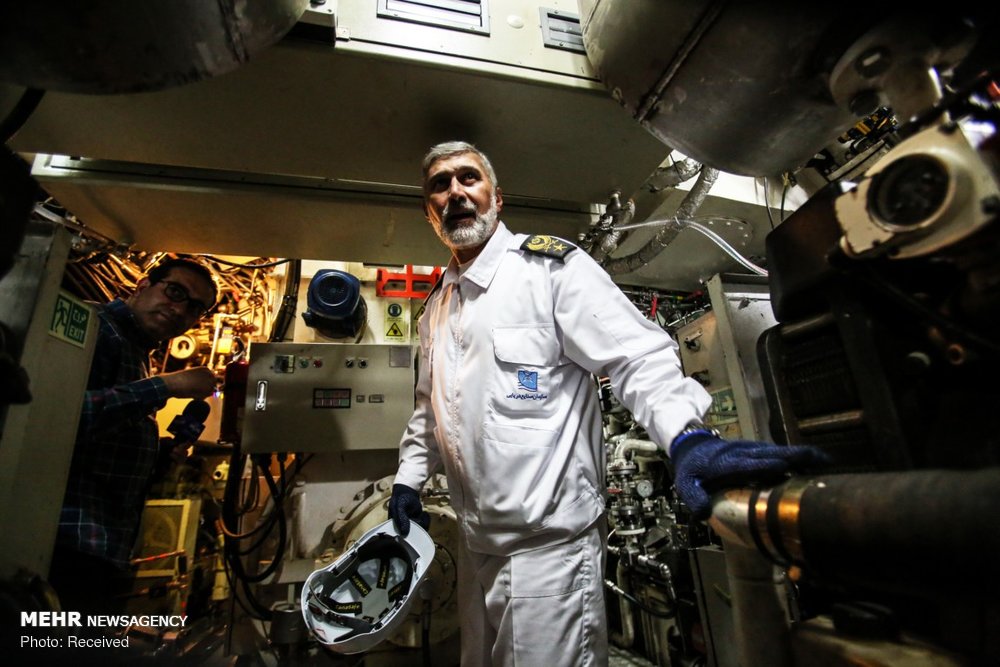 Iran-Fateh-submarine-launch-10.jpg