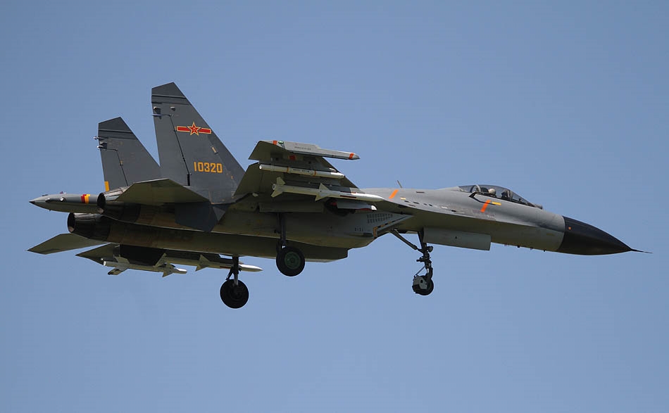 J-11B 10320 - 1. Div + PL-12 - 2.jpg