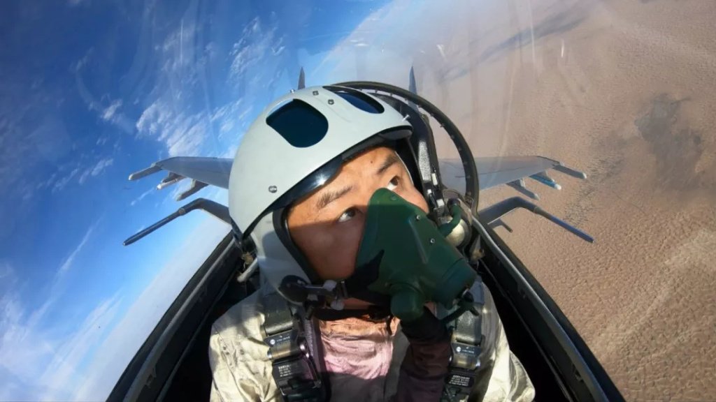 J-11B new helmet + HMD.jpg