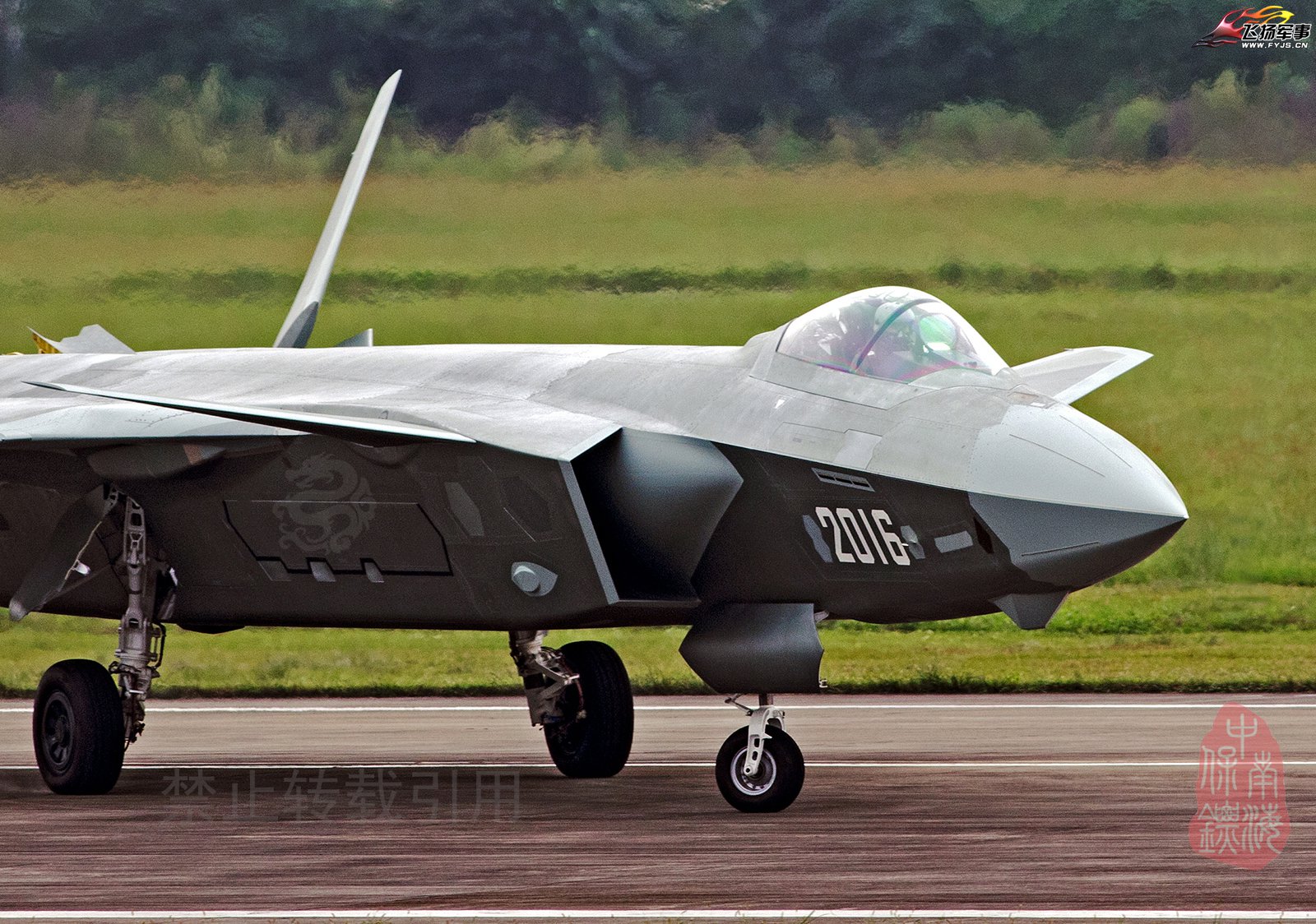 J-20 2016 front XXL - 1.jpg