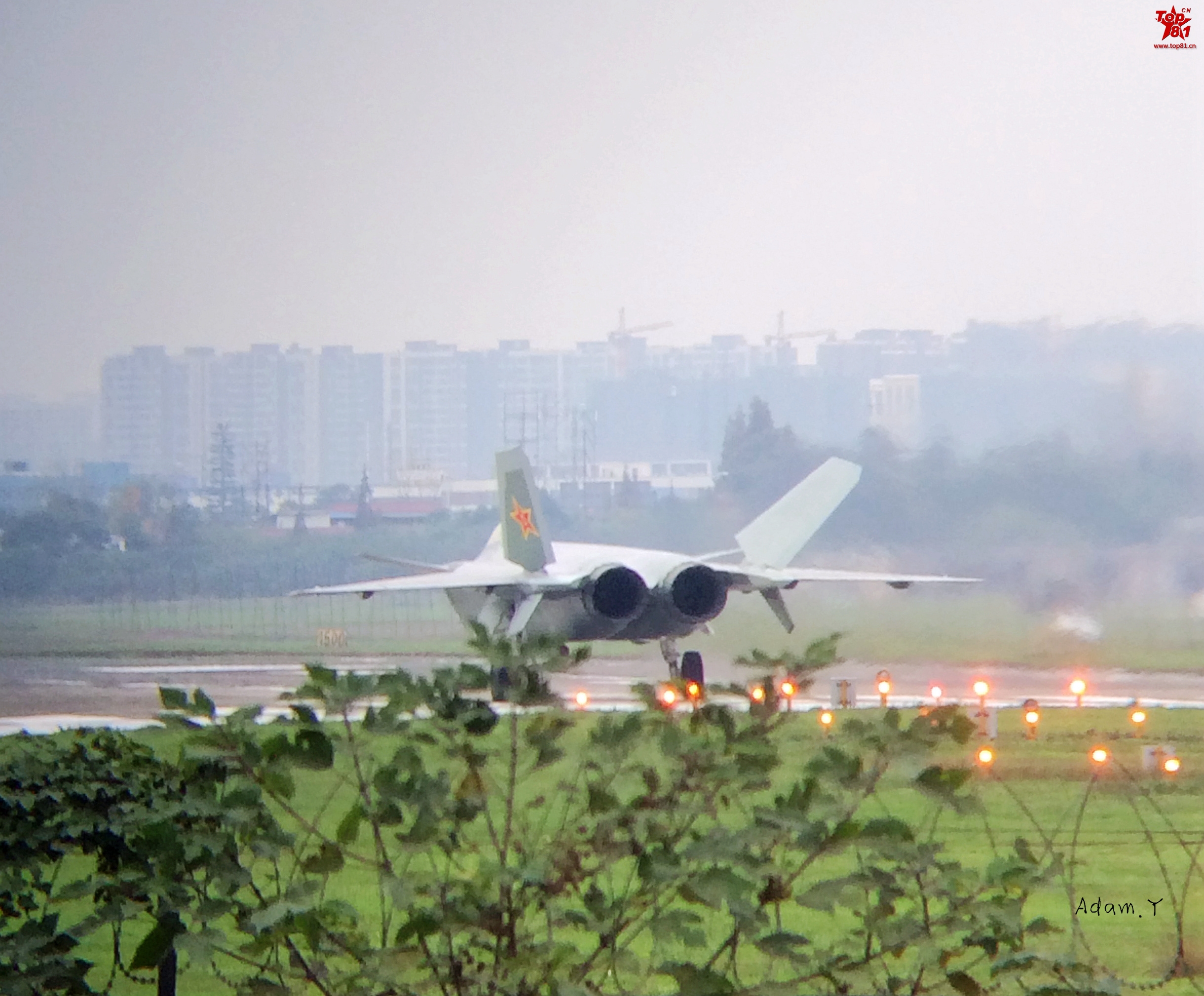 J-20 exhaust.jpg