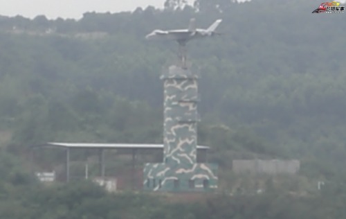 J-20 ontop of RCS test stand - side.jpg