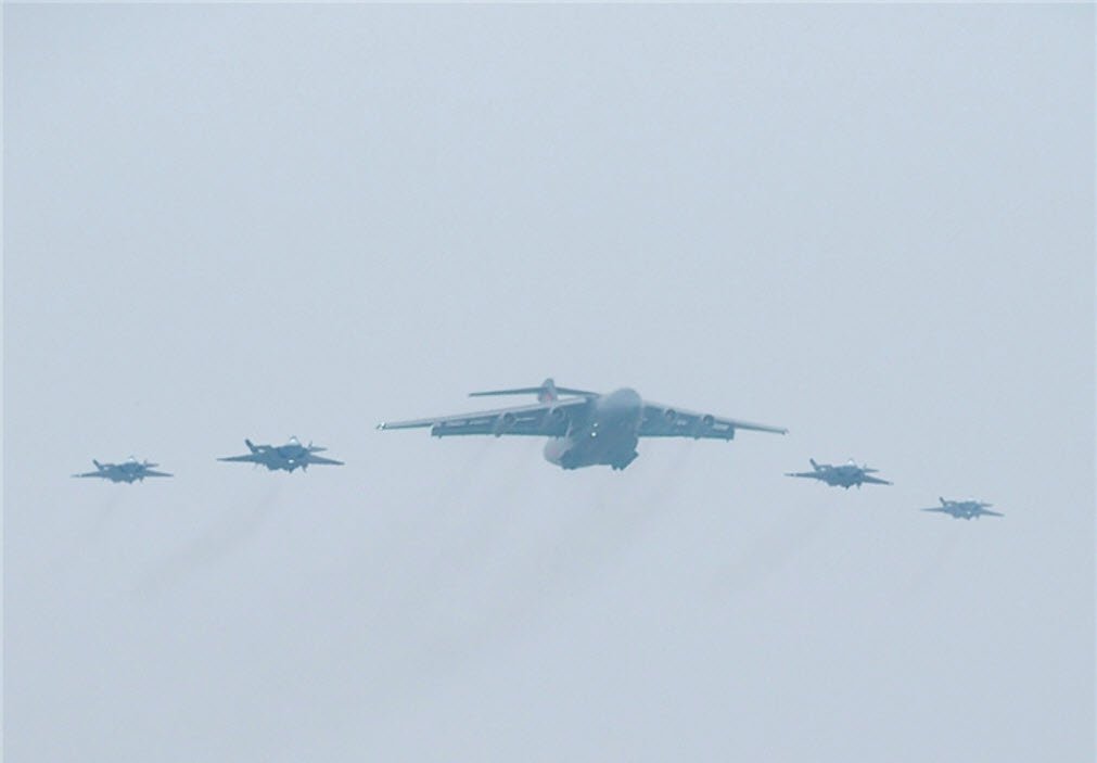 J-20A 4x + Y-20 - Zhuhai 2018 - 1.jpg