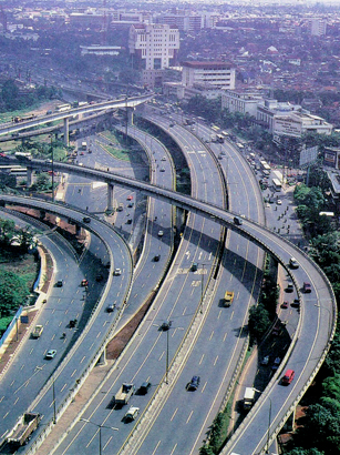 Jalan_tol_di_Jakarta.jpg