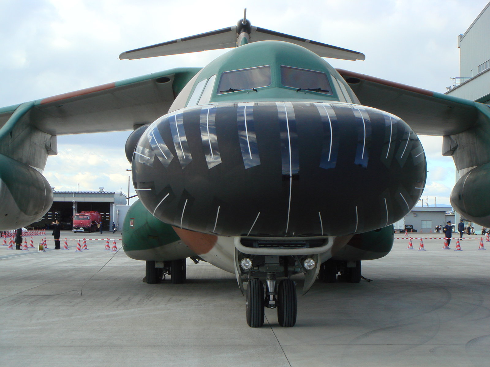 JASDF_EC-1(78-1021)_Front_in_Gihu_Air_Base_20081130[1].JPG