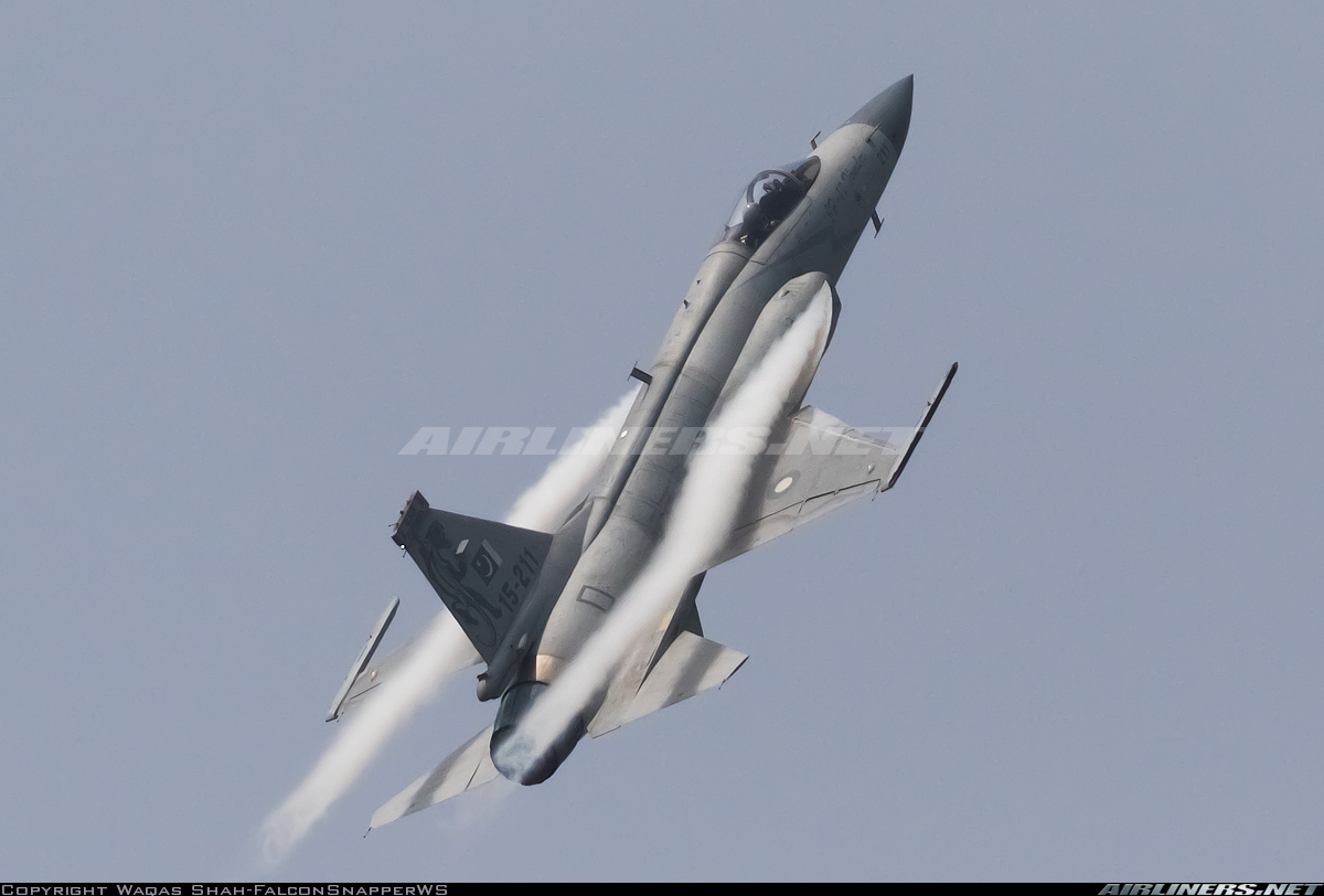 JF-17 Thunder 15-211.jpg