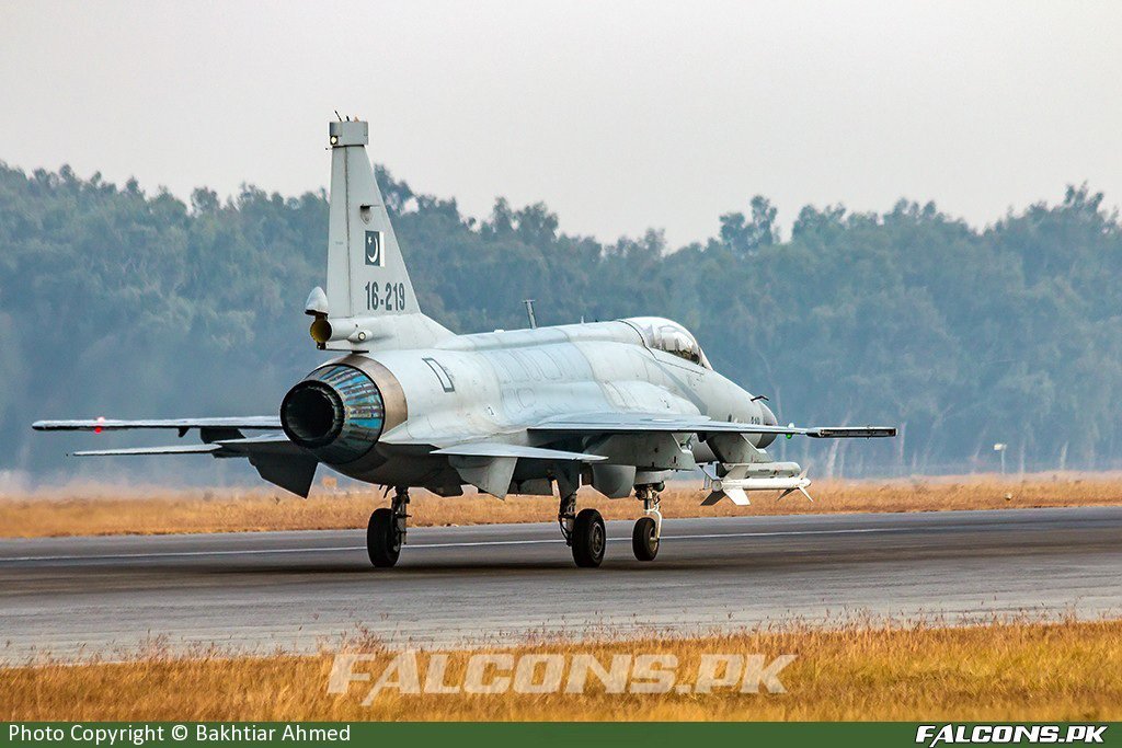 JF-17 Thunder 16-219.jpg