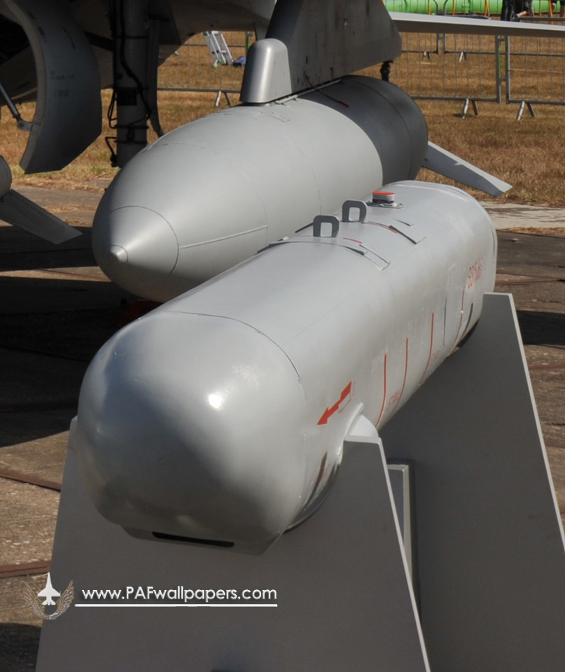 jf-17_thunder_kg_300_jammer_ew_pod.jpg