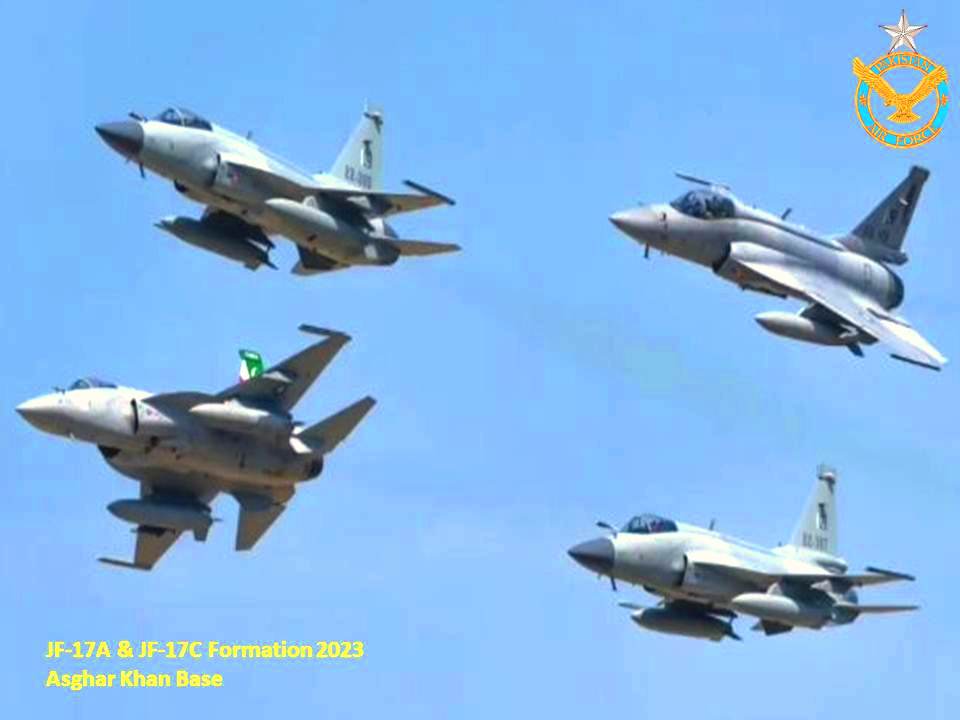 JF-17C Formation.jpg